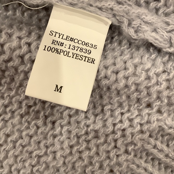 🆕 Luna Ivy Cherry Chunky Sweater in Size Medium - Picture 5 of 5